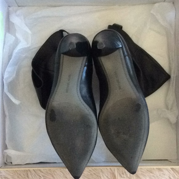 🕶🖤Michael Kors Black Leather Carey Booties 8.5🖤 - Picture 5 of 6